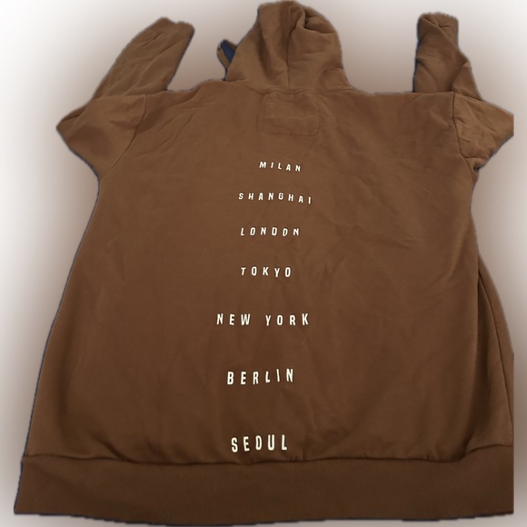 HOODIES // MEN // DENIM & FLOWER // Ricky Singh - Picture 3 of 3